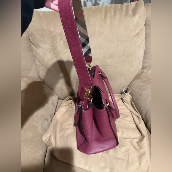 Burberry Grained Leather Medium Buckle Tote Burgundy - Picture 5 of 13